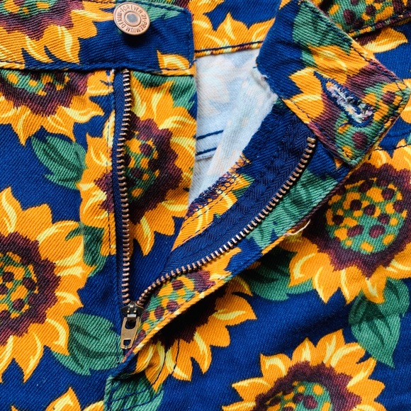 Forever 21 Sunflower Shorts - Picture 6 of 6